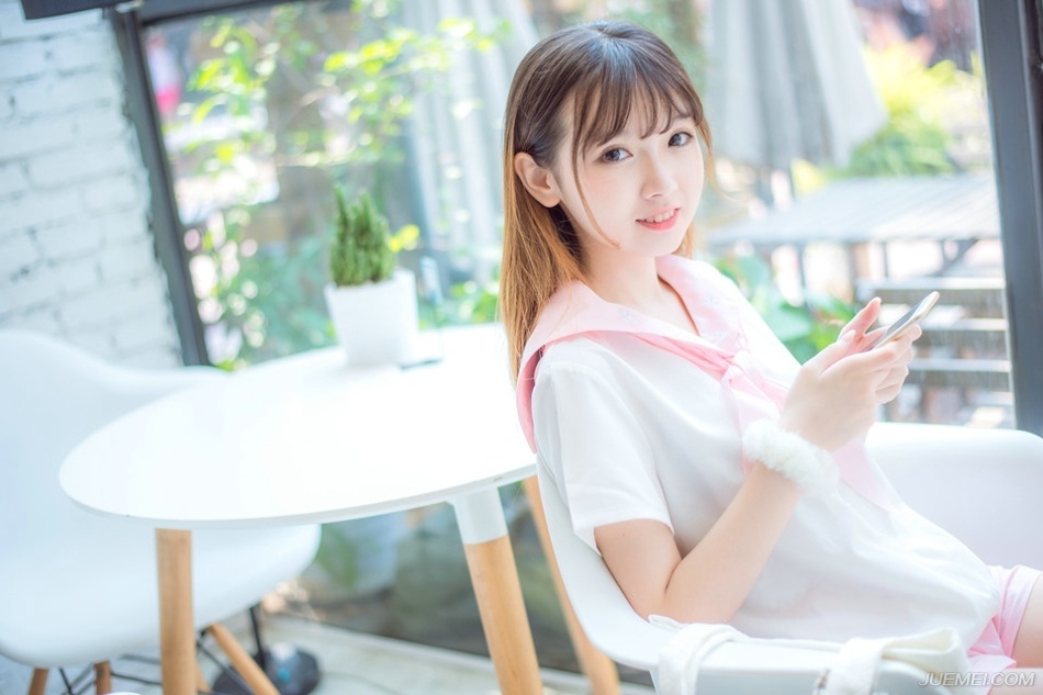 “这个文和就无需操心了，我自有方法让它回来。”吕布看着贾诩，两人同时笑了起来。